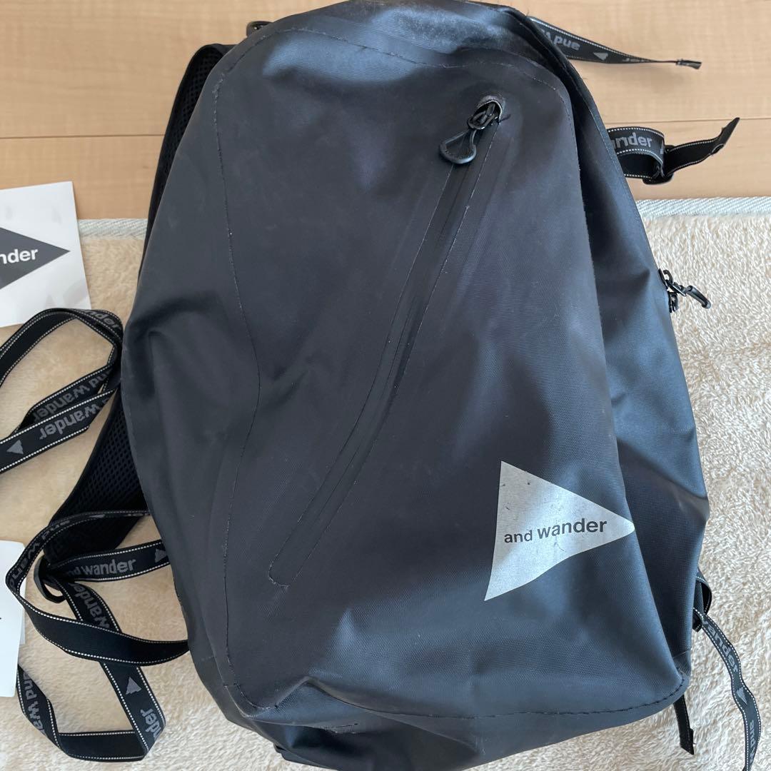 and wander ブラック リュック daypack