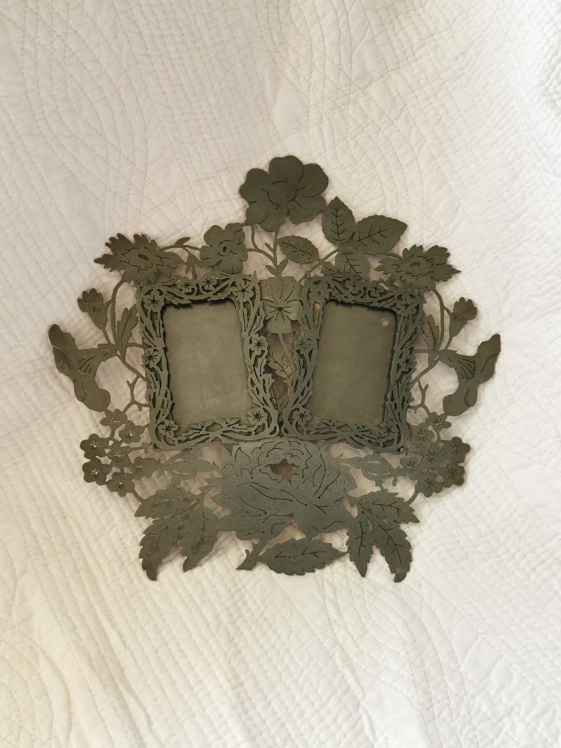 アンティーク ２枚ガラスフォトフレーム 花々の金属装飾 初聖体式&十字架カード