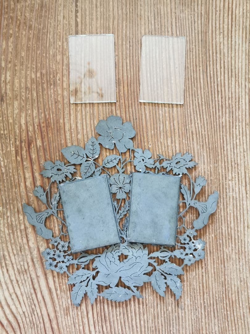 アンティーク ２枚ガラスフォトフレーム 花々の金属装飾 初聖体式&十字架カード