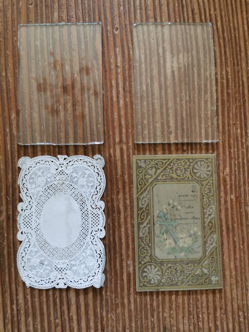 アンティーク ２枚ガラスフォトフレーム 花々の金属装飾 初聖体式&十字架カード