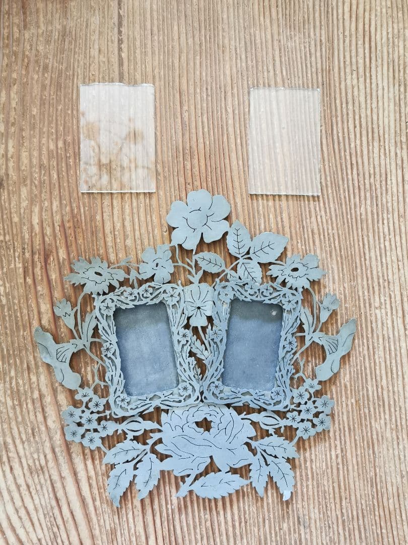 アンティーク ２枚ガラスフォトフレーム 花々の金属装飾 初聖体式&十字架カード