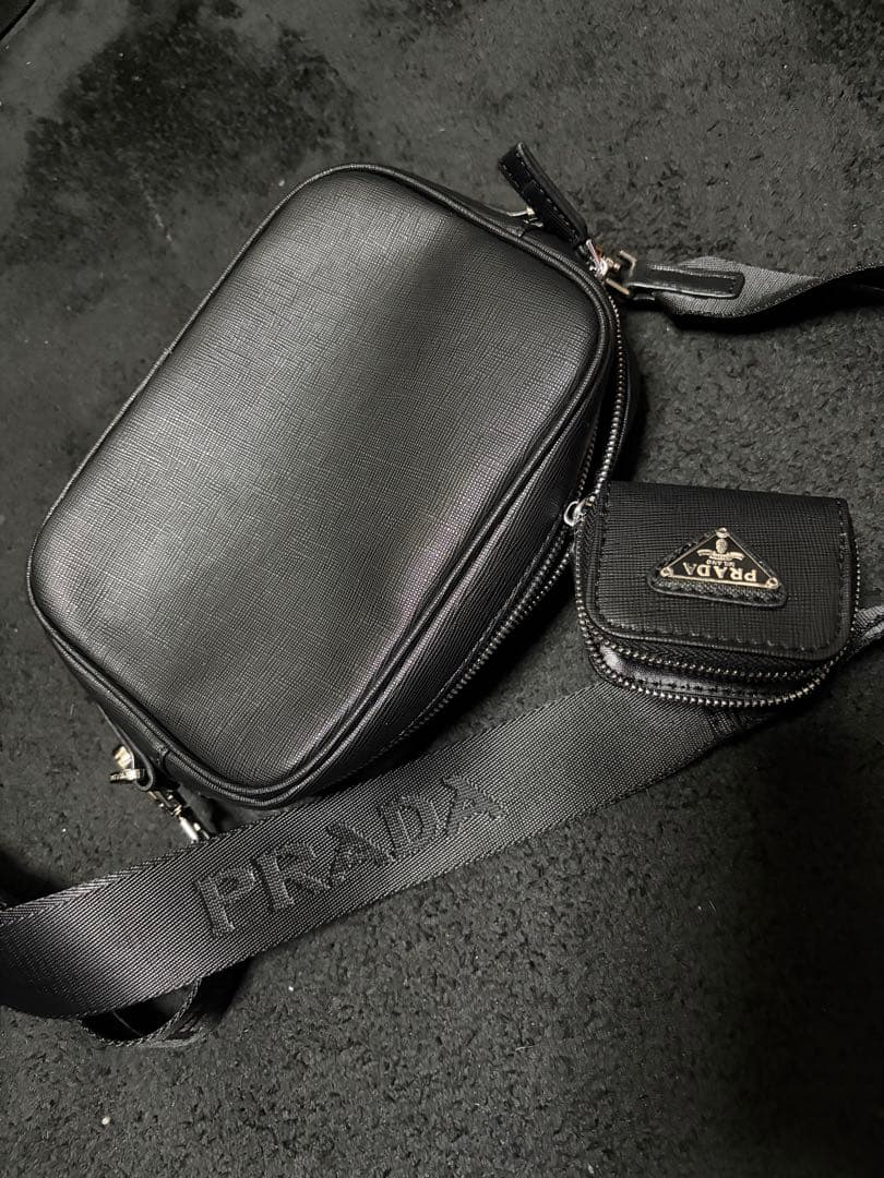 ス*ー様 プラダ　サフィアーノレザー　ショルダーバッグ