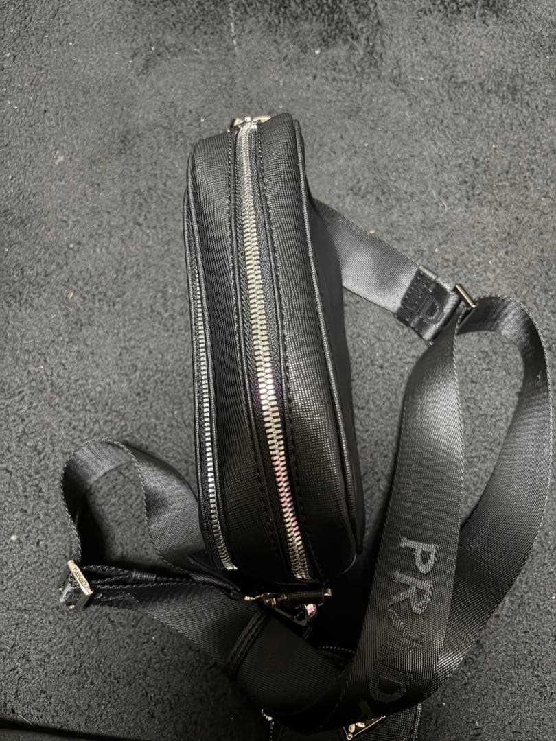 ス*ー様 プラダ　サフィアーノレザー　ショルダーバッグ