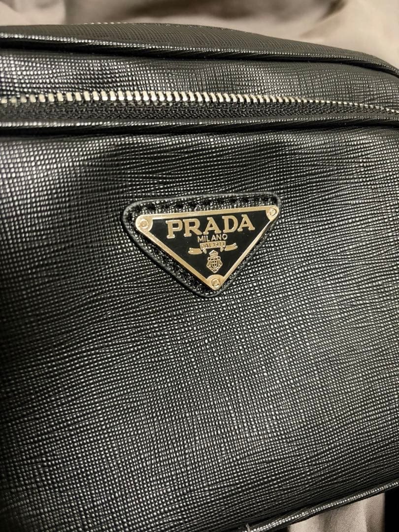 ス*ー様 プラダ　サフィアーノレザー　ショルダーバッグ