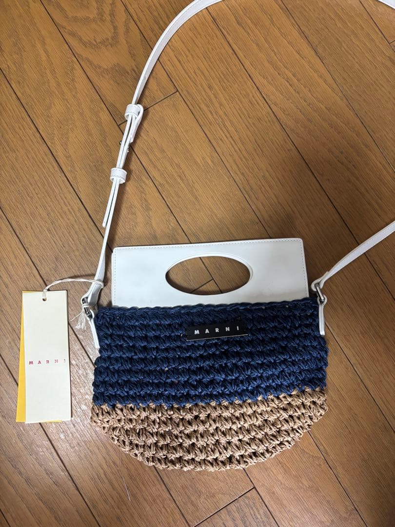 売り切り！本日‼️MARNI かごバッグ ナチュラルホワイト×ネイビー