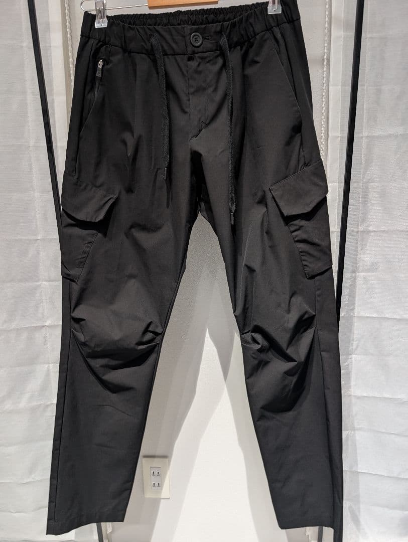 HERNO Laminar ヘルノラミナーワンプリーツカーゴ　M