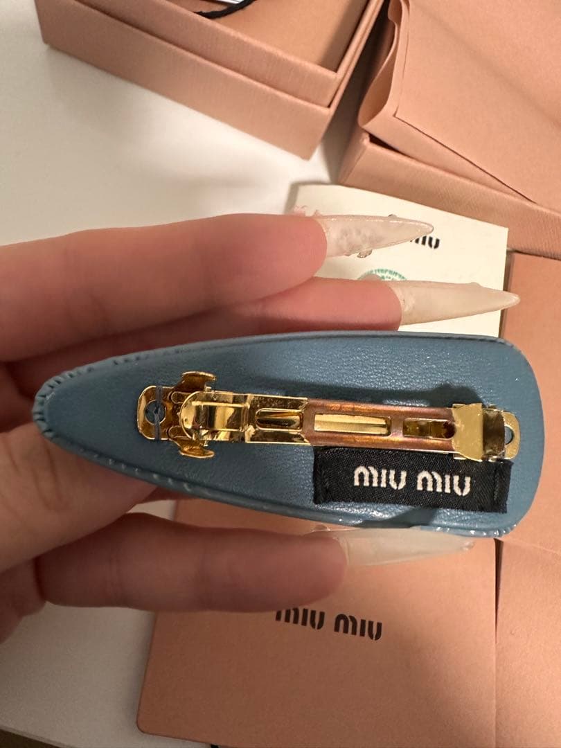 miumiuヘアピンバレッタ