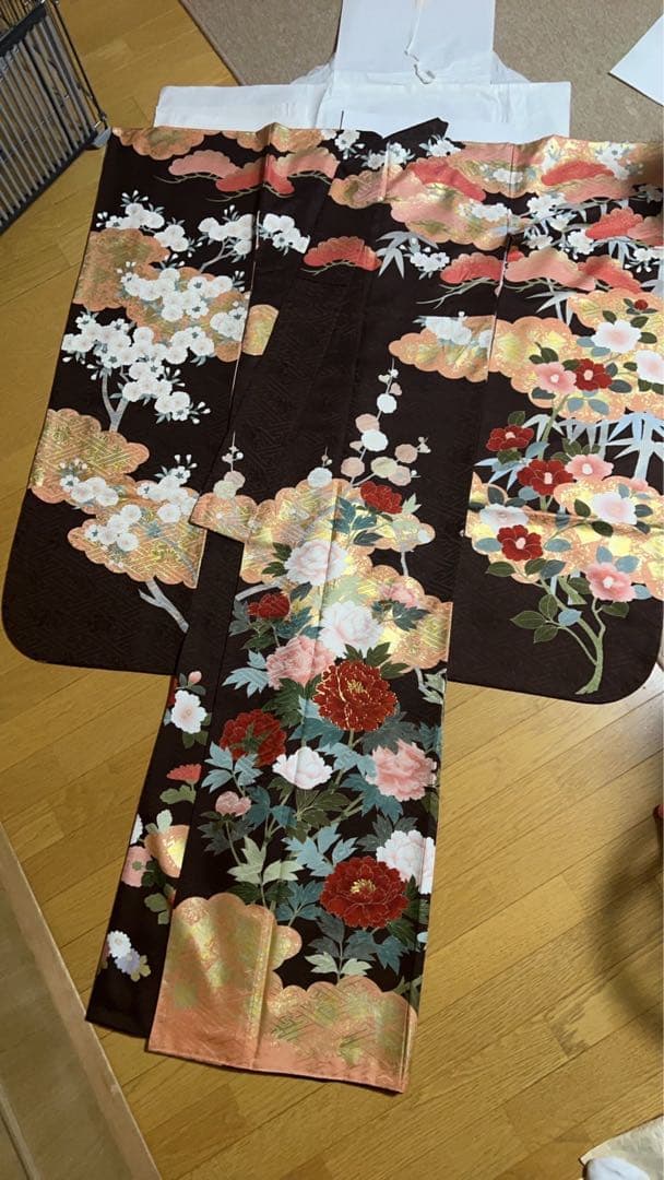 のどまど　茶振袖 花柄刺繍