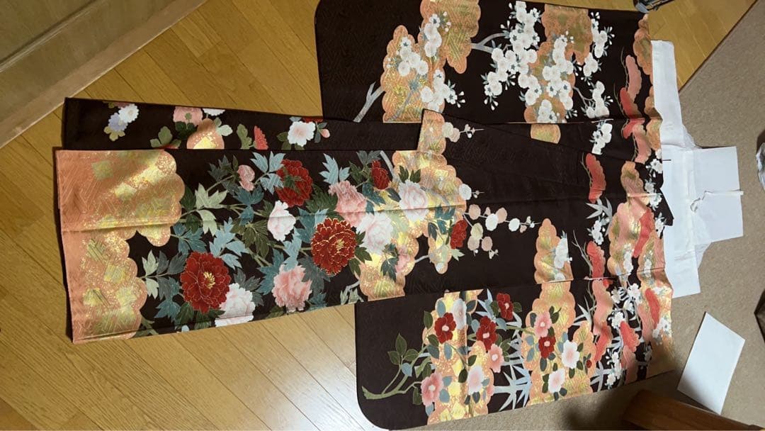 のどまど　茶振袖 花柄刺繍