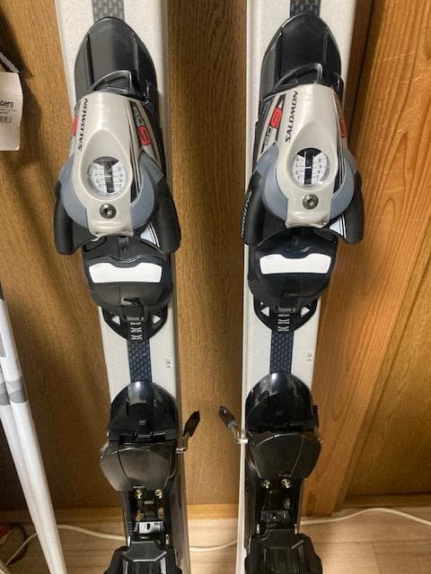 1回使用 サロモンカービングスキー ストリートレーサー4 ストック付き
