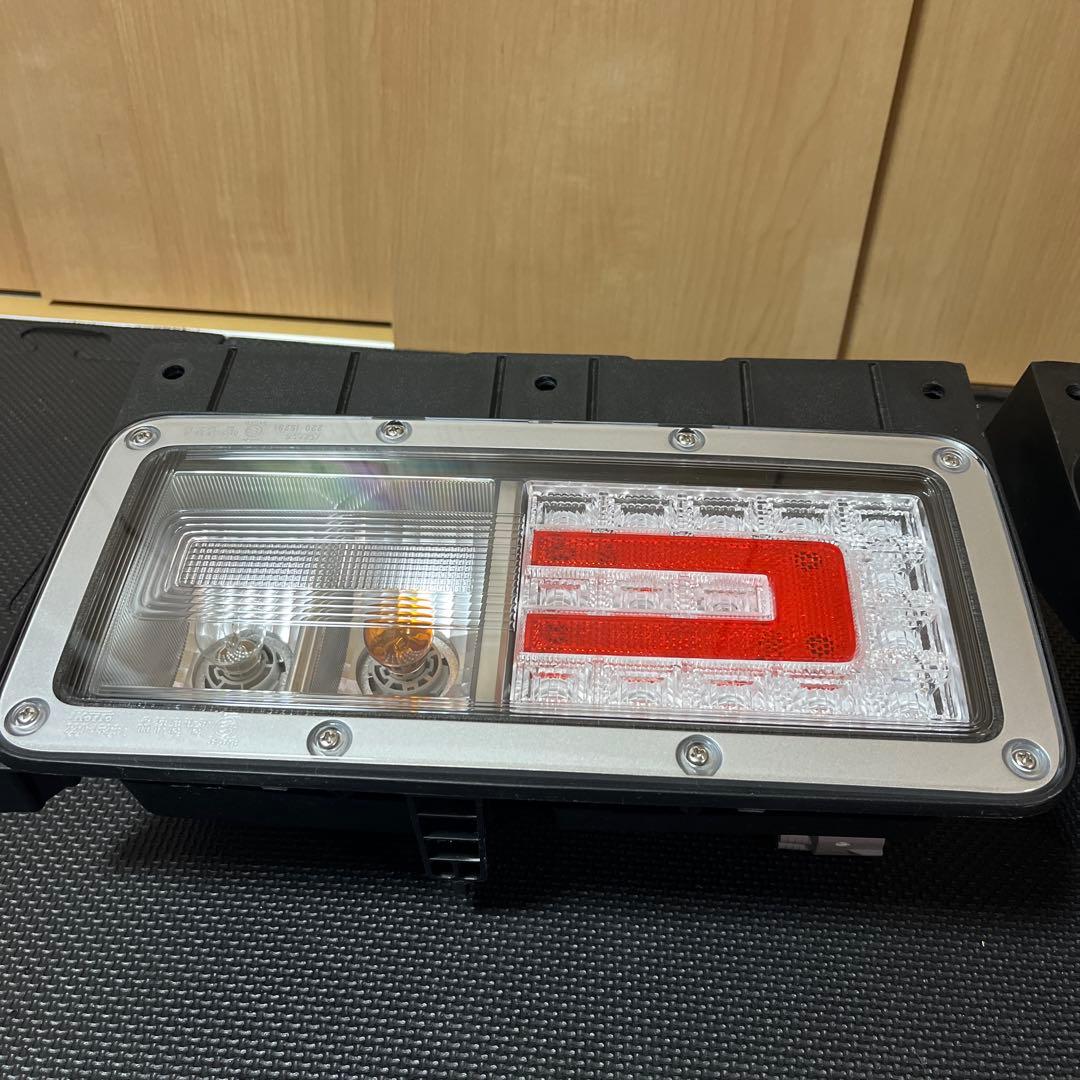 日野大型車用 左右セット LEDテールランプ