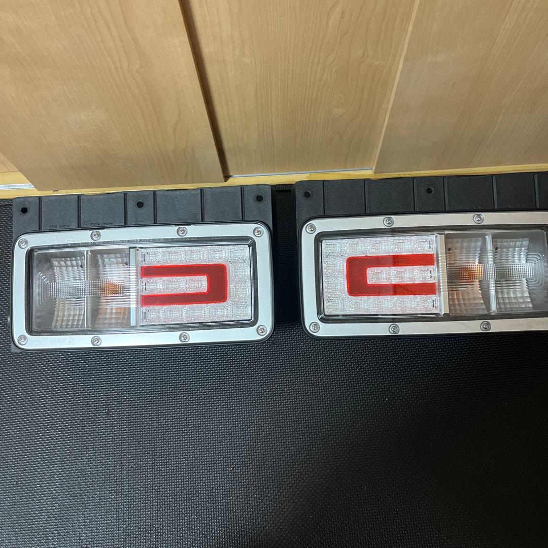 日野大型車用 左右セット LEDテールランプ