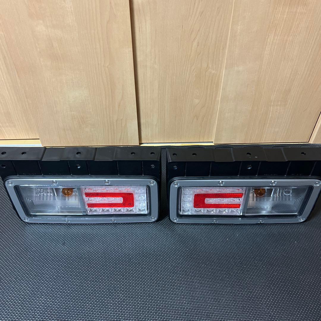 日野大型車用 左右セット LEDテールランプ