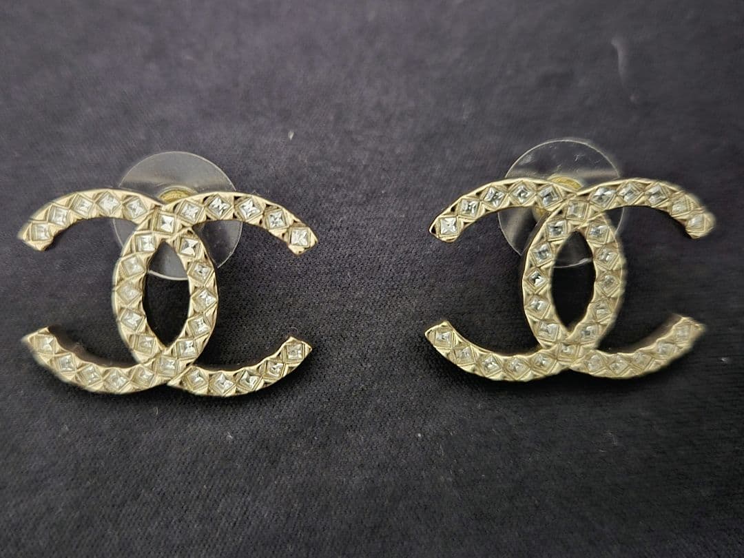 CHANEL ゴールド キラキラ ピアス