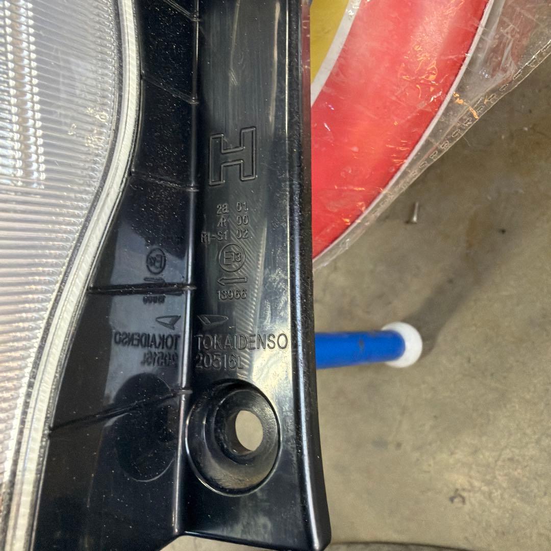 タント LA610S 左テールランプ 81560-B2690 20516L