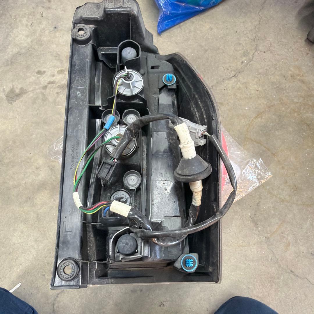 タント LA610S 左テールランプ 81560-B2690 20516L