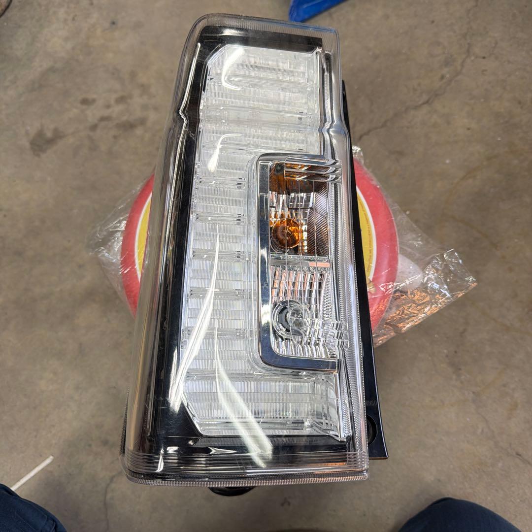 タント LA610S 左テールランプ 81560-B2690 20516L