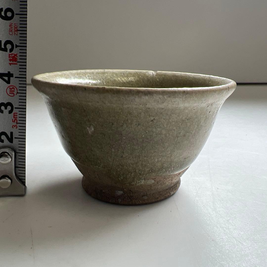 中国元時代　七官青磁ぐい呑　口径約7㎝　東Y7-1208③