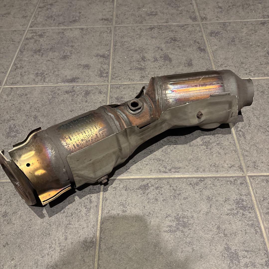 プリウス 触媒 コンバーター キャタライザー