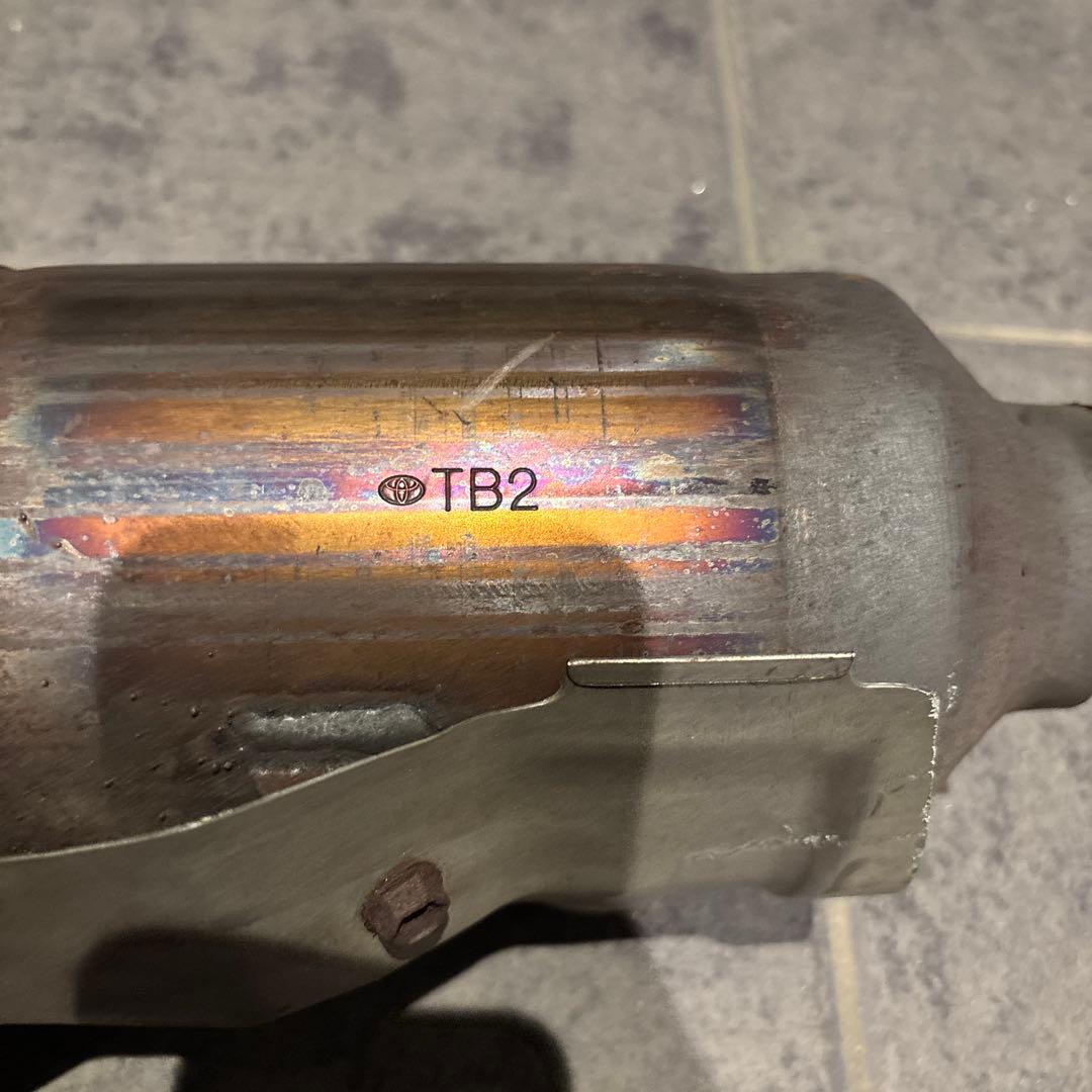 プリウス 触媒 コンバーター キャタライザー