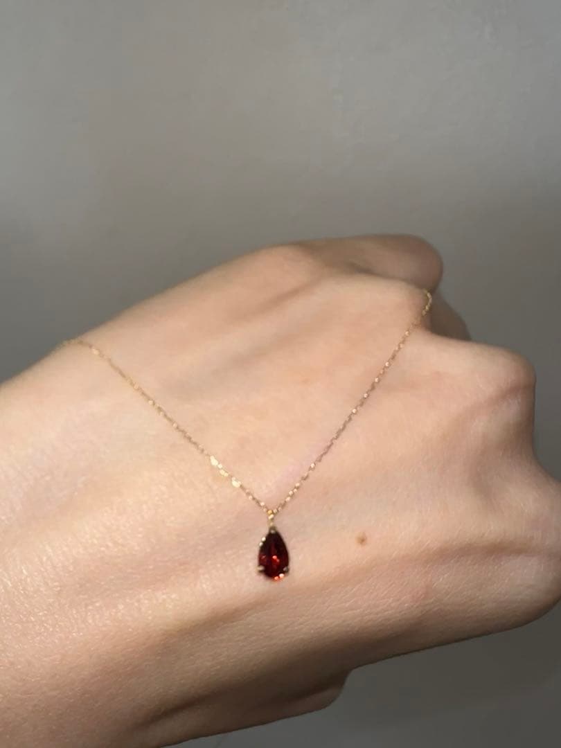 ツツミ しずく型ガーネットネックレス　K10イエローゴールド