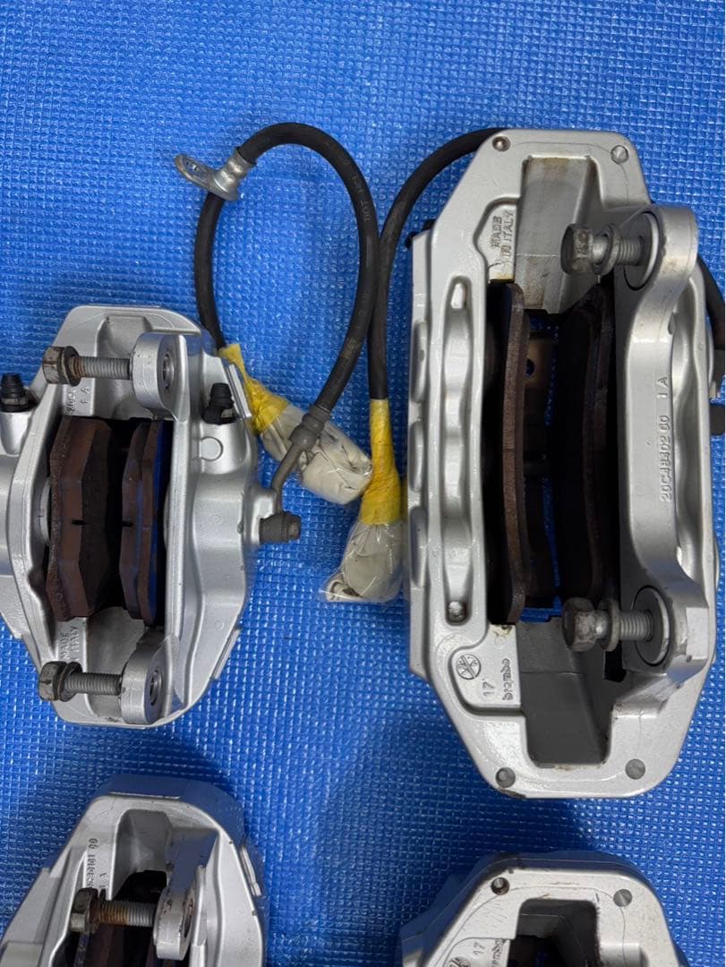 WRX STI S208 VAB限定車S208専用のキャリパー フロントのみ