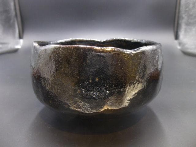 楽吉左衛門　十二代弘入　黒茶碗／共箱・共布／銘「鉢木」／表千家十四代　而妙斎極め