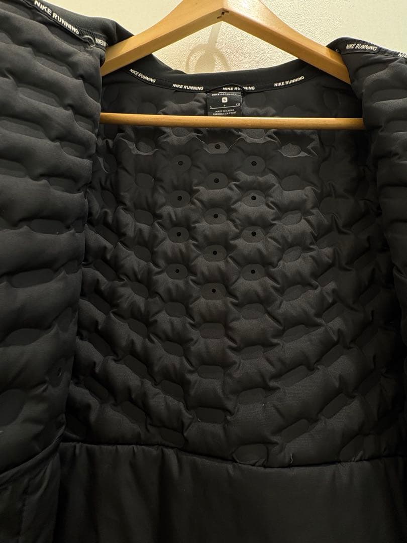【美品】Nike running Aeroloft ブラック S サイズ　ダウン
