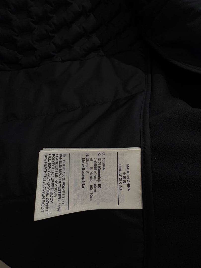 【美品】Nike running Aeroloft ブラック S サイズ　ダウン