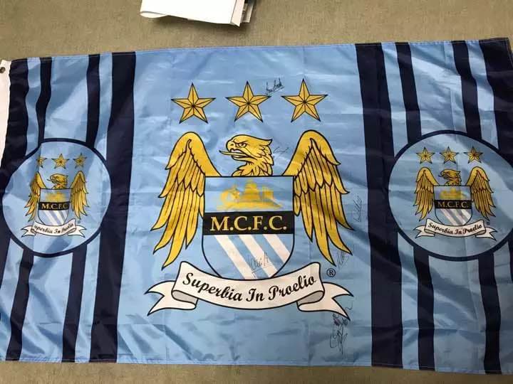 マンチェスターシティ サイン入りフラッグ マンチーニ