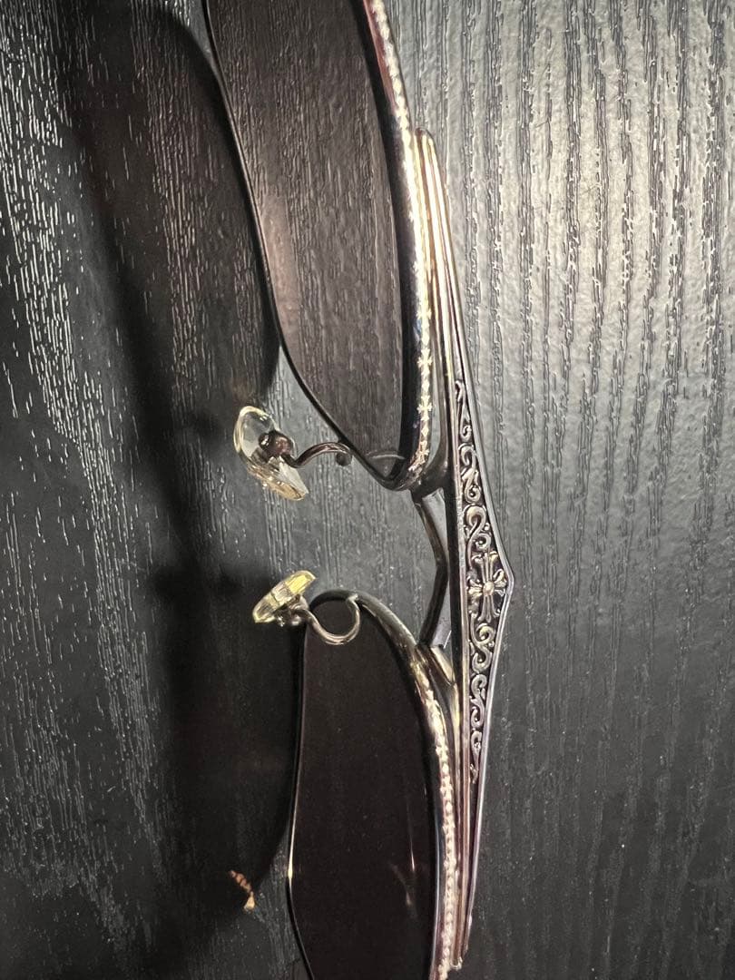 メンズ サングラス メタルフレーム グレー レンズ 装飾的デザイン