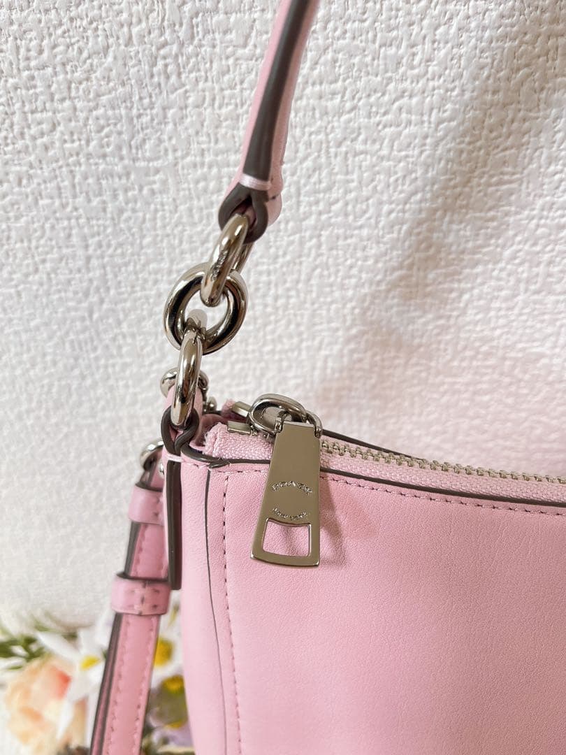 美品★コーチ ショルダーバッグ 2WAY 斜め掛け 肩掛け ピンク系 チャーム付