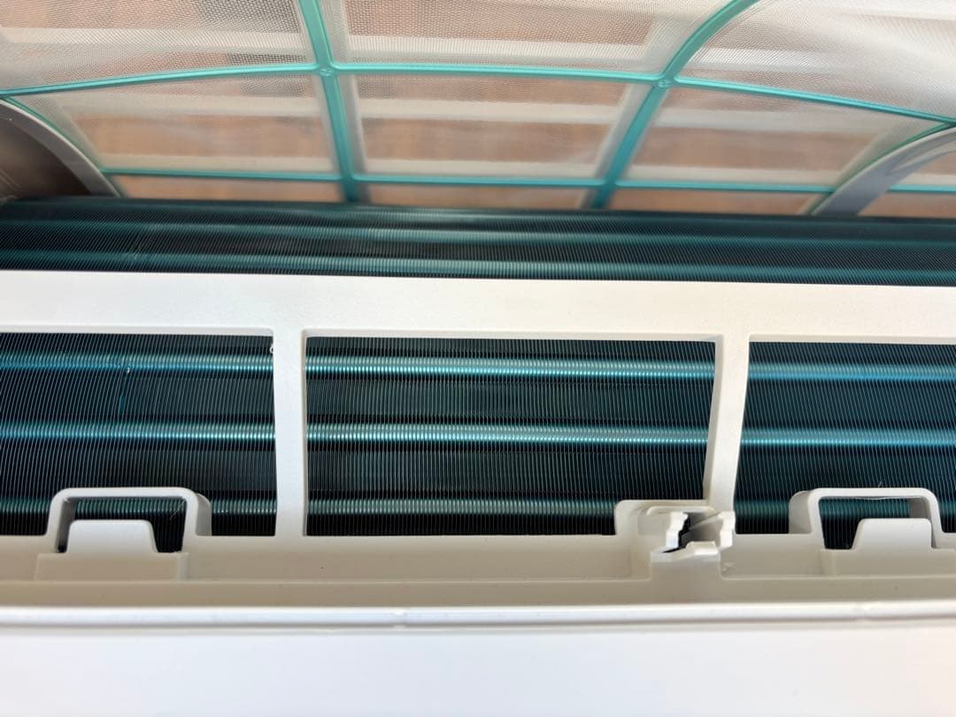 東芝　エアコン　RAS-2213TL(W) エアコン本体、室外機2024年