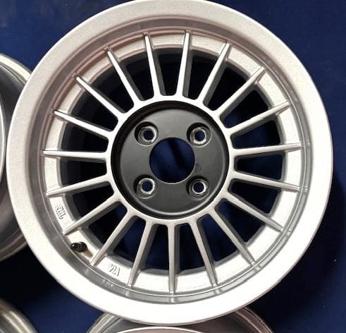 14インチ スポークデザイン アルミホイール PCD100 4H