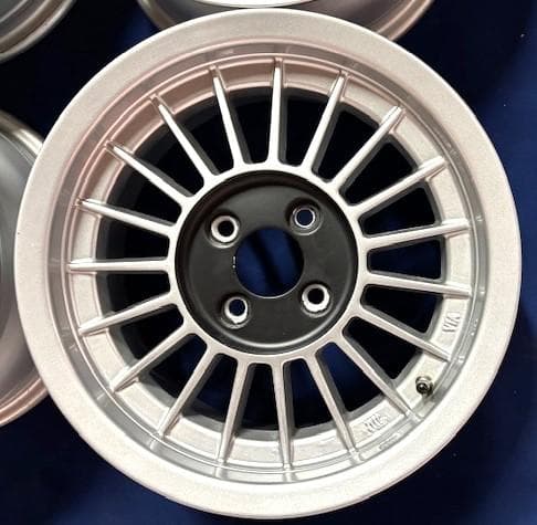 14インチ スポークデザイン アルミホイール PCD100 4H