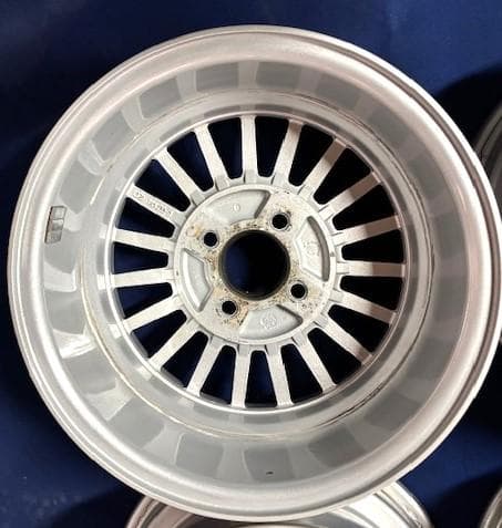 14インチ スポークデザイン アルミホイール PCD100 4H