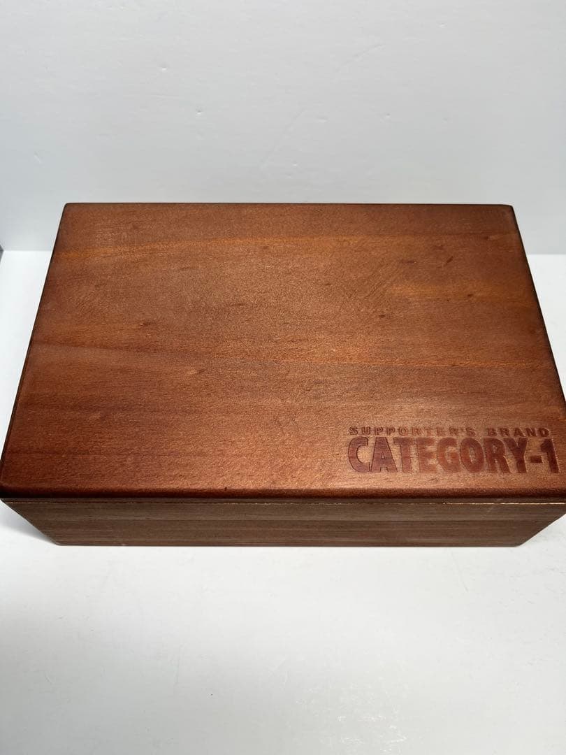 【美品】Jリーグ ピンバッジ 12個セット 木製ボックス付き