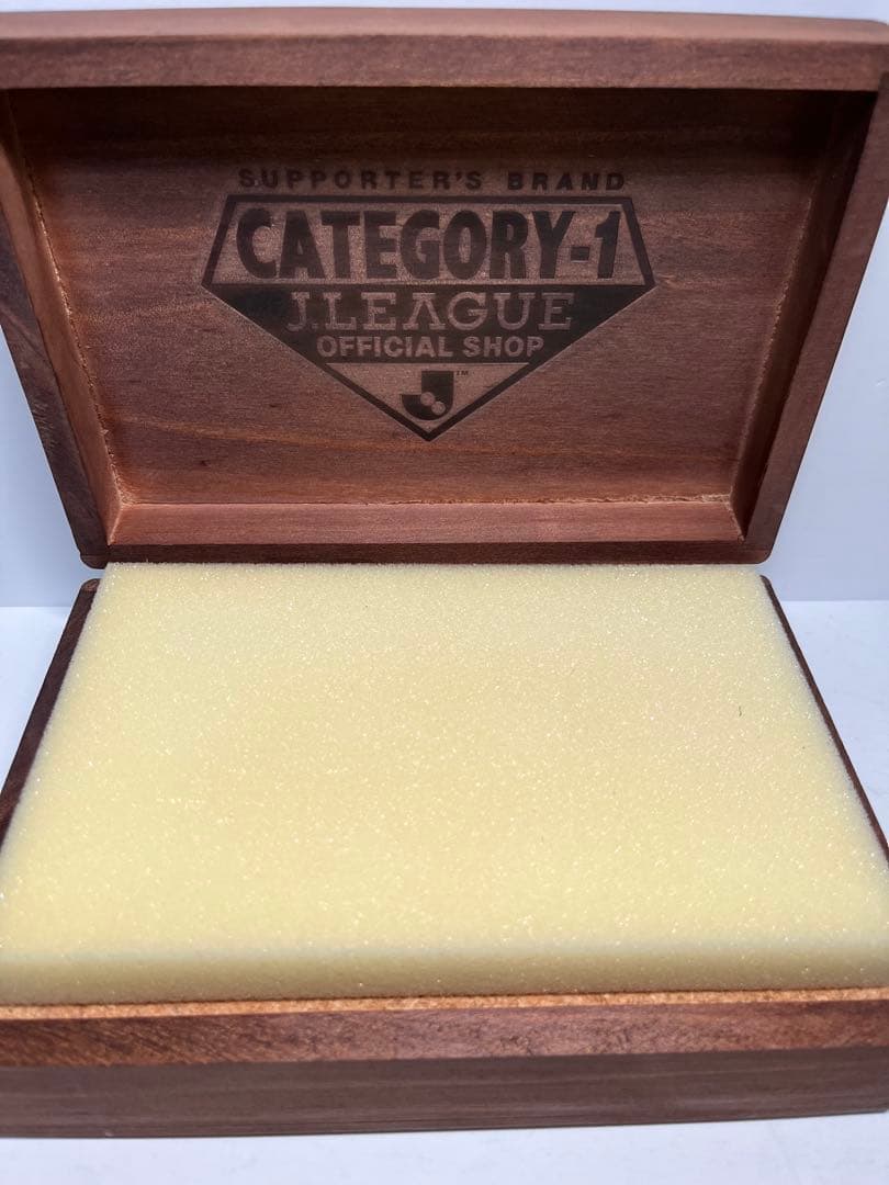 【美品】Jリーグ ピンバッジ 12個セット 木製ボックス付き