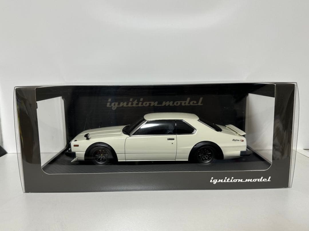 ミニカー 1/18 Nissan Skyline 2000 GT-ES (C210)
