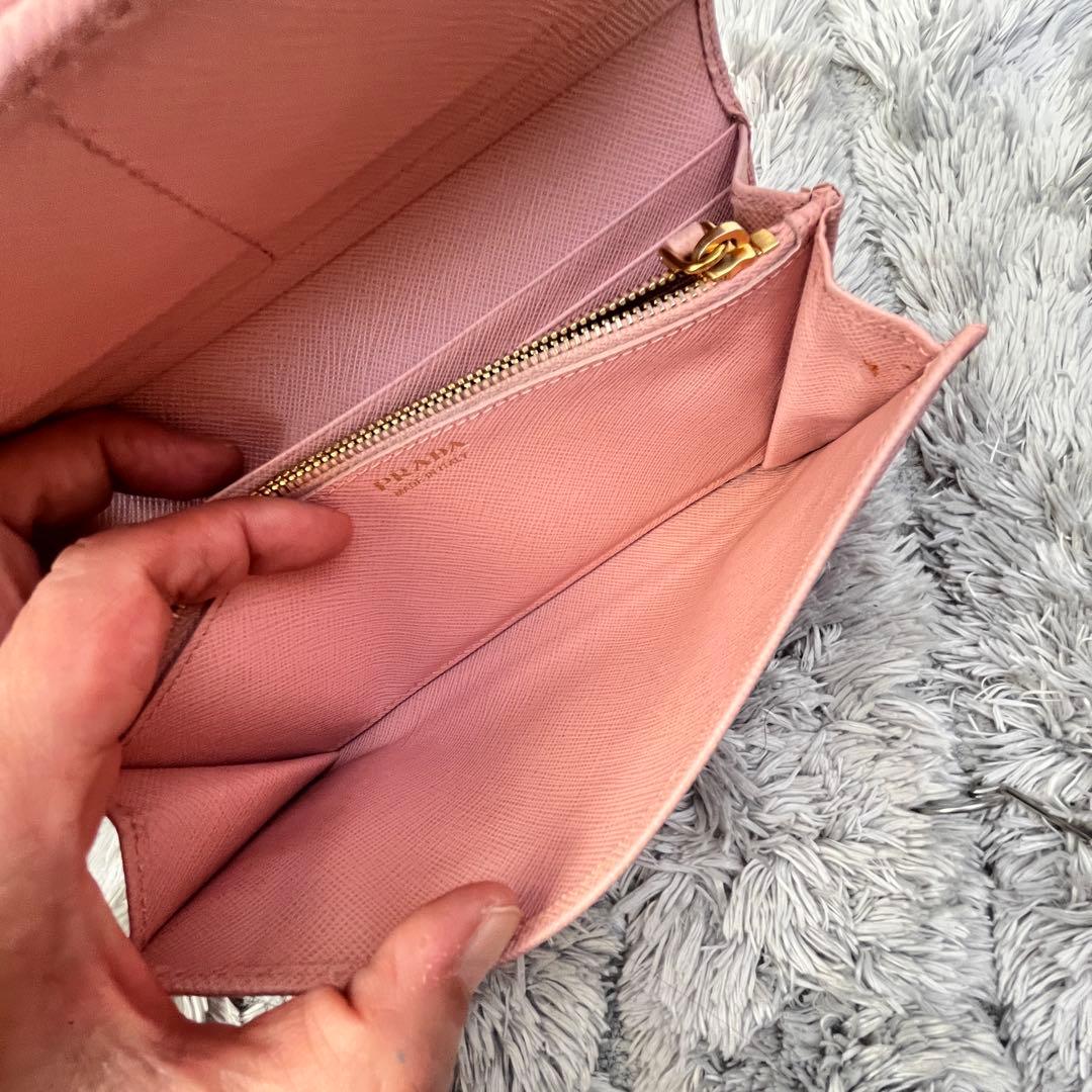 美品✨PRADA サフィアーノ　フィオッコ　リボン　メタルロゴ　長財布　ピンク