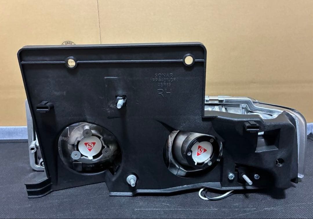 シボレーアストロGMCサファリ用ヘッドライトイカリング付左右セット 社外品