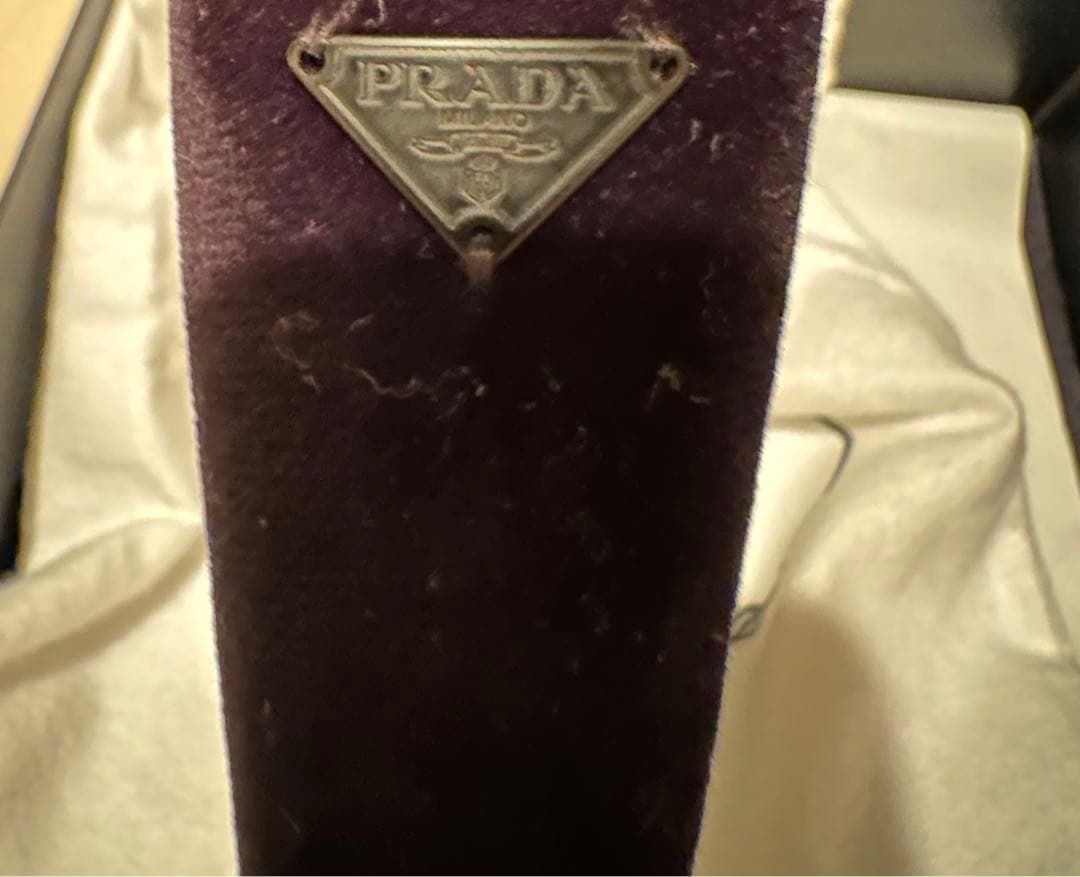 可愛い♡高級感♡PRADA プラダ　ベロア　カチューシャ