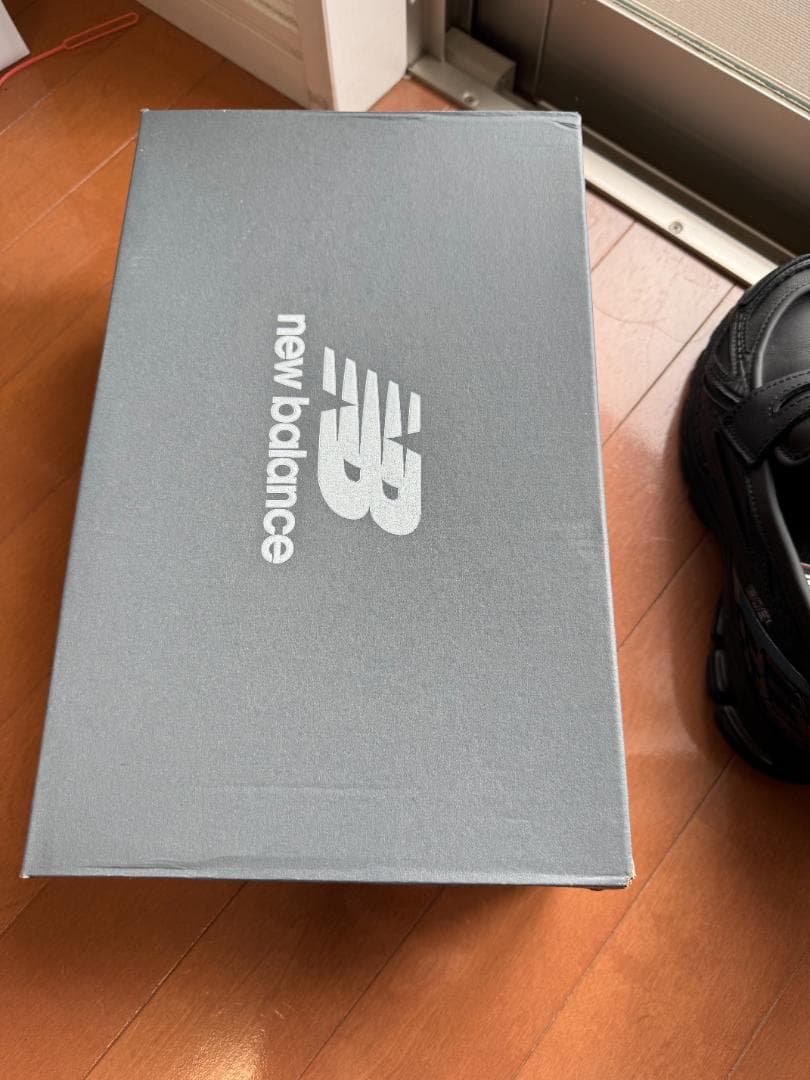 New Balance 1906L トリプルブラックローファー