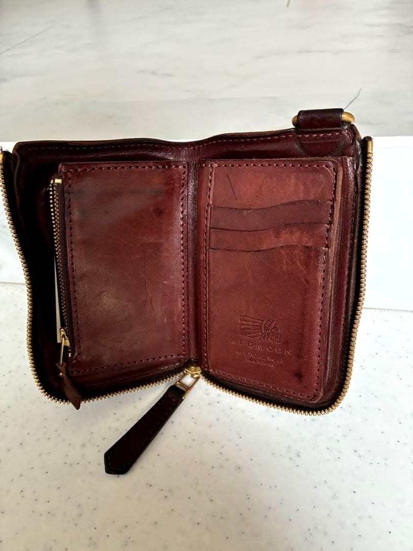 レッドムーン　Ｌ字ファスナー　二つ折り財布