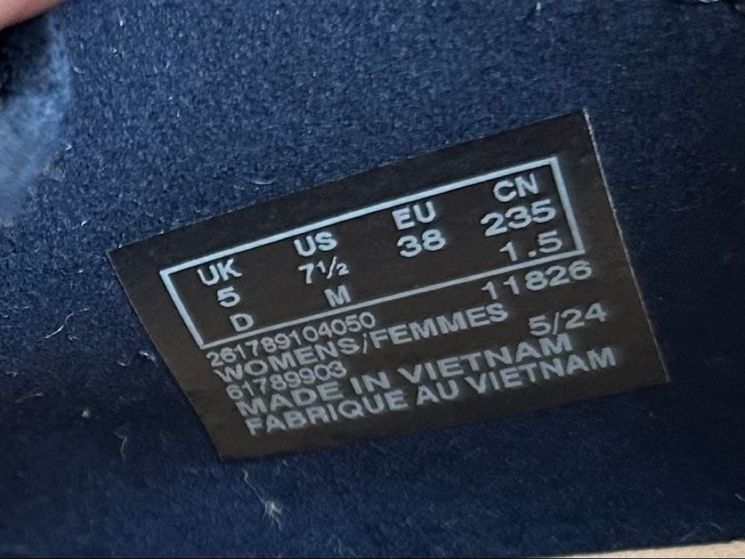 いちごいちご クラークス ワラビー ローカット CLARKS