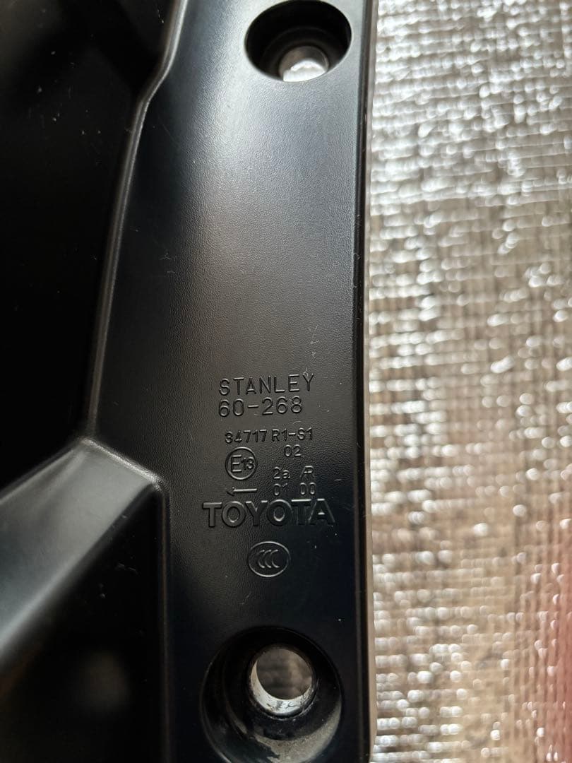 トヨタ　ランクルプラド150後期　テールライト　左