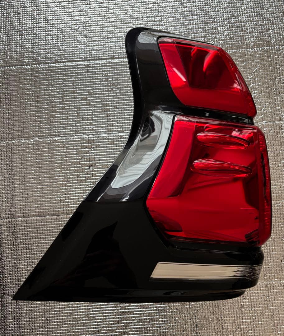 トヨタ　ランクルプラド150後期　テールライト　左