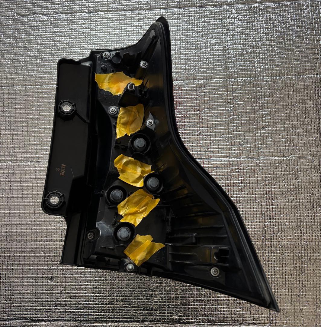 トヨタ　ランクルプラド150後期　テールライト　左