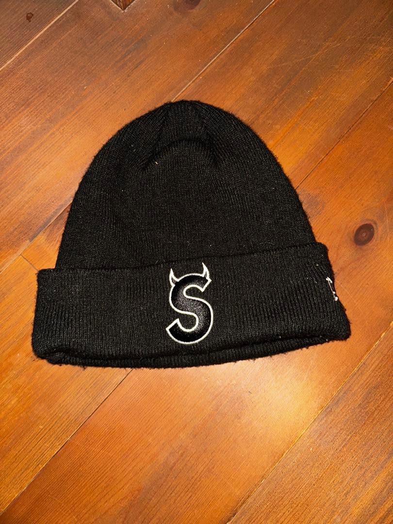 Supreme 黒 ニット帽　ツノロゴ