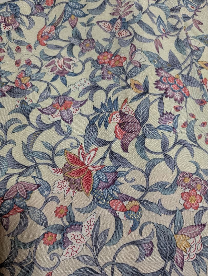 【新品未使用】正絹 花柄 小紋 着物 クリーム色 広衿 袷 しつけ糸付き